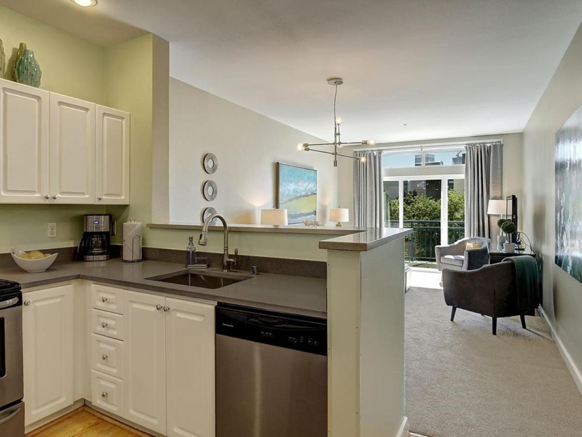 City Water View Oasis With Pool & Gym Near Cruise In Heart Of Seattle Exterior foto
