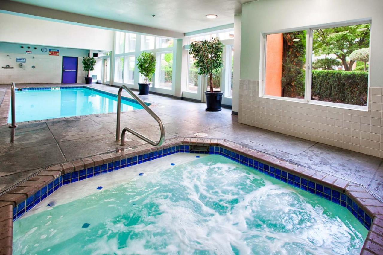 City Water View Oasis With Pool & Gym Near Cruise In Heart Of Seattle Exterior foto
